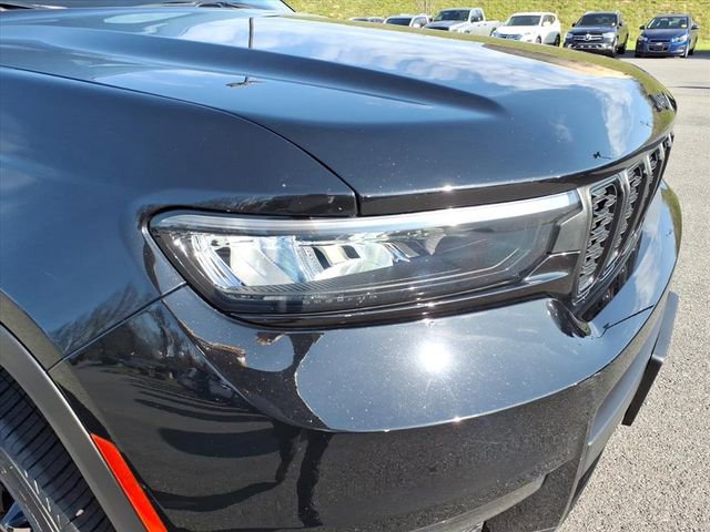 Used 2023 Jeep Grand Cherokee L Limited w/ Black Appearance Package image 3