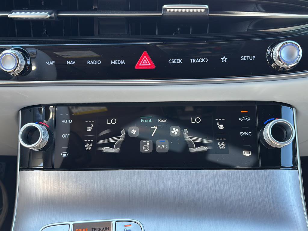 Certified 2026 Genesis GV70 2.5T Advanced image 32