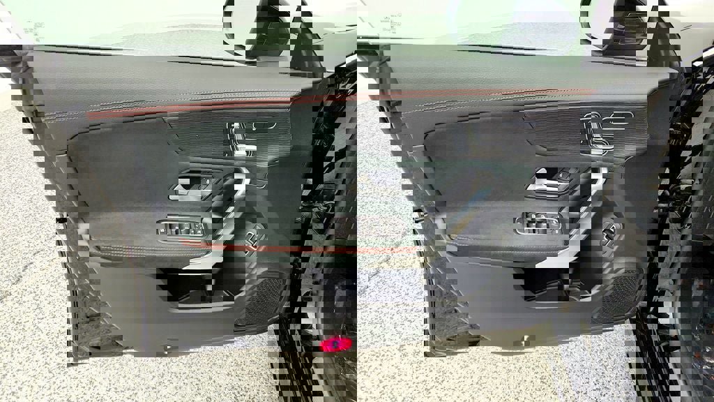 Used 2023 Mercedes-Benz CLA 250 4MATIC image 11