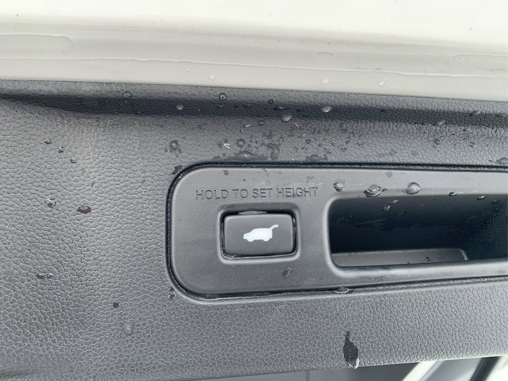 Used 2025 Honda Pilot Black Edition image 25