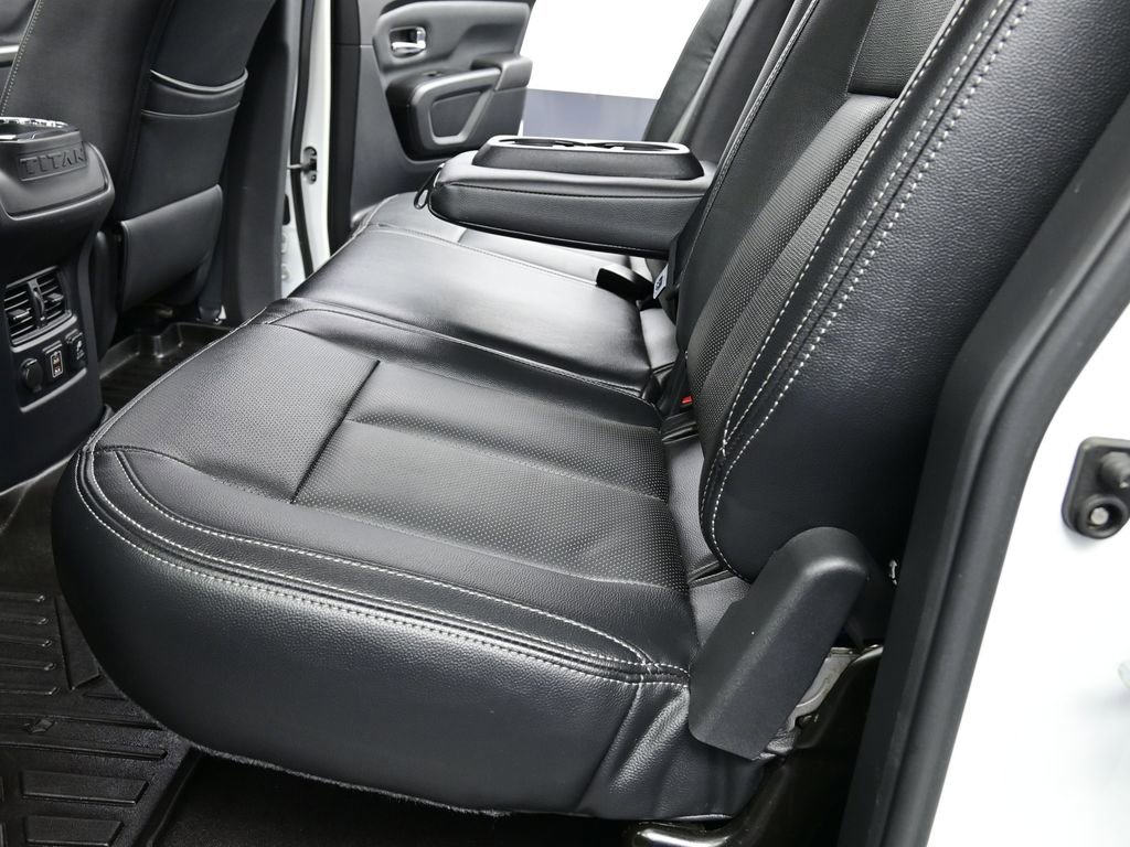 Used 2019 Nissan Titan SV w/ SV Convenience Package image 18