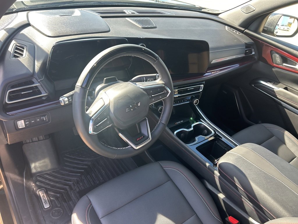 Used 2025 Chevrolet Traverse Z71 w/ Enhanced Driving Package image 12