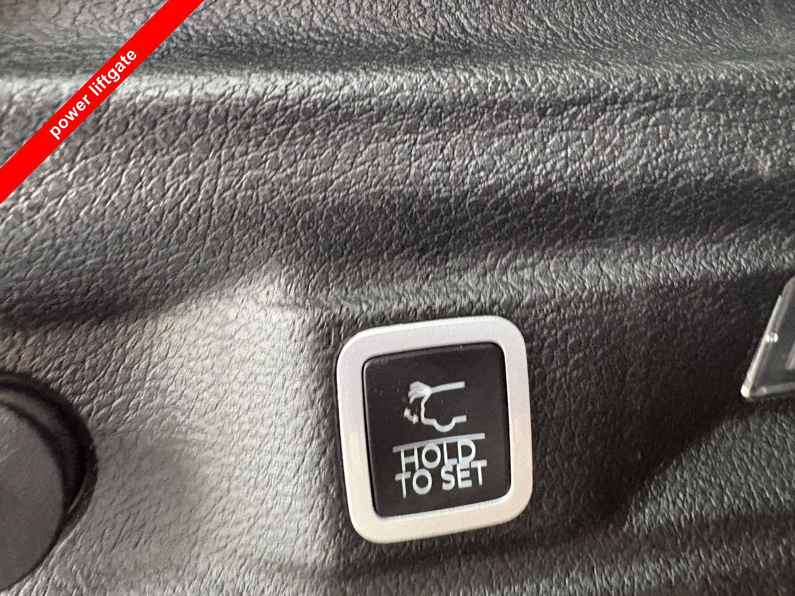 Used 2024 Jeep Grand Cherokee L Laredo image 7