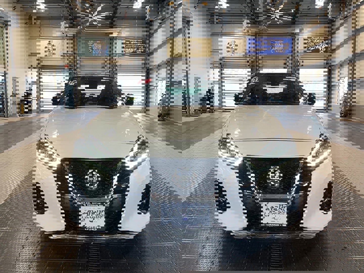 Used 2019 Nissan Maxima SR w/ Premium Package image 2