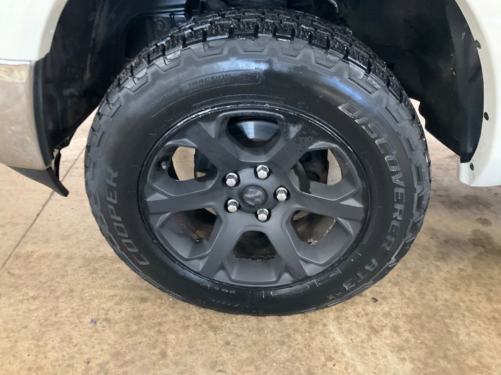 Used 2018 RAM 1500 Laramie w/ Convenience Group AWD/4WD image 11