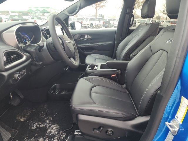 New 2026 Chrysler Pacifica Select w/ S Appearance Package image 16