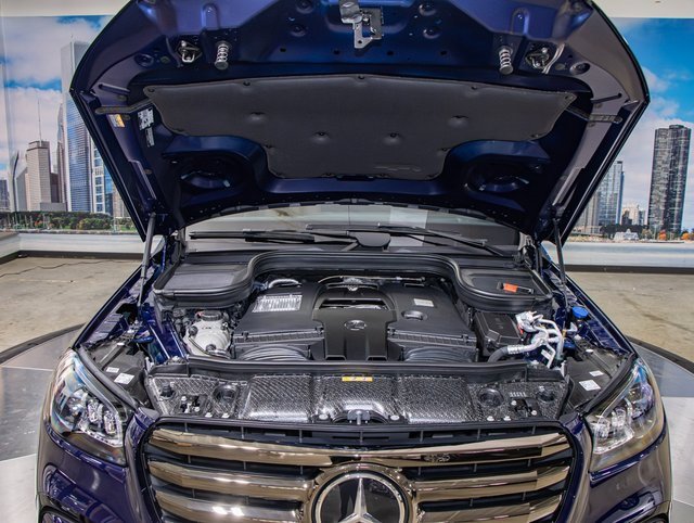 Used 2025 Mercedes-Benz GLS 580 4MATIC image 5