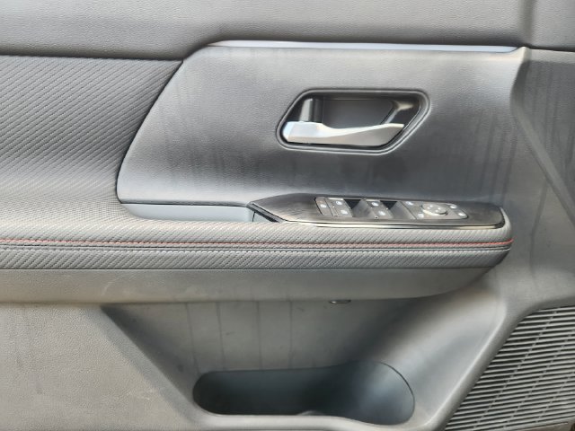 New 2025 Nissan Kicks SR w/ Illumination Package FWD image 20