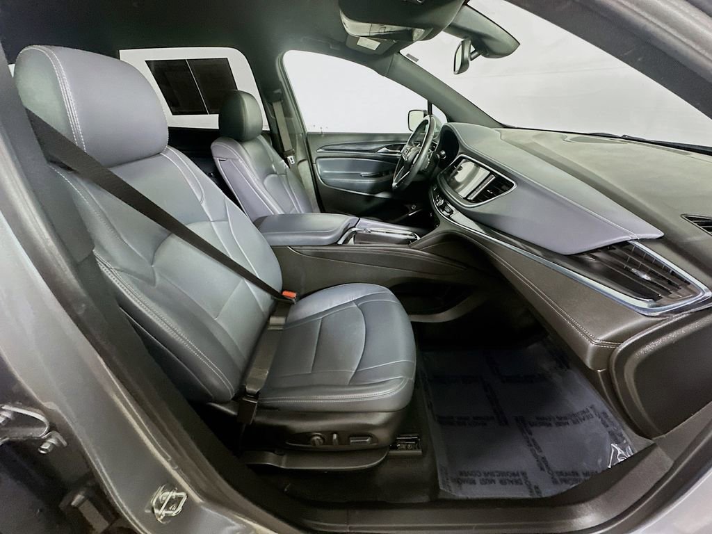 Used 2023 Buick Enclave Essence image 12