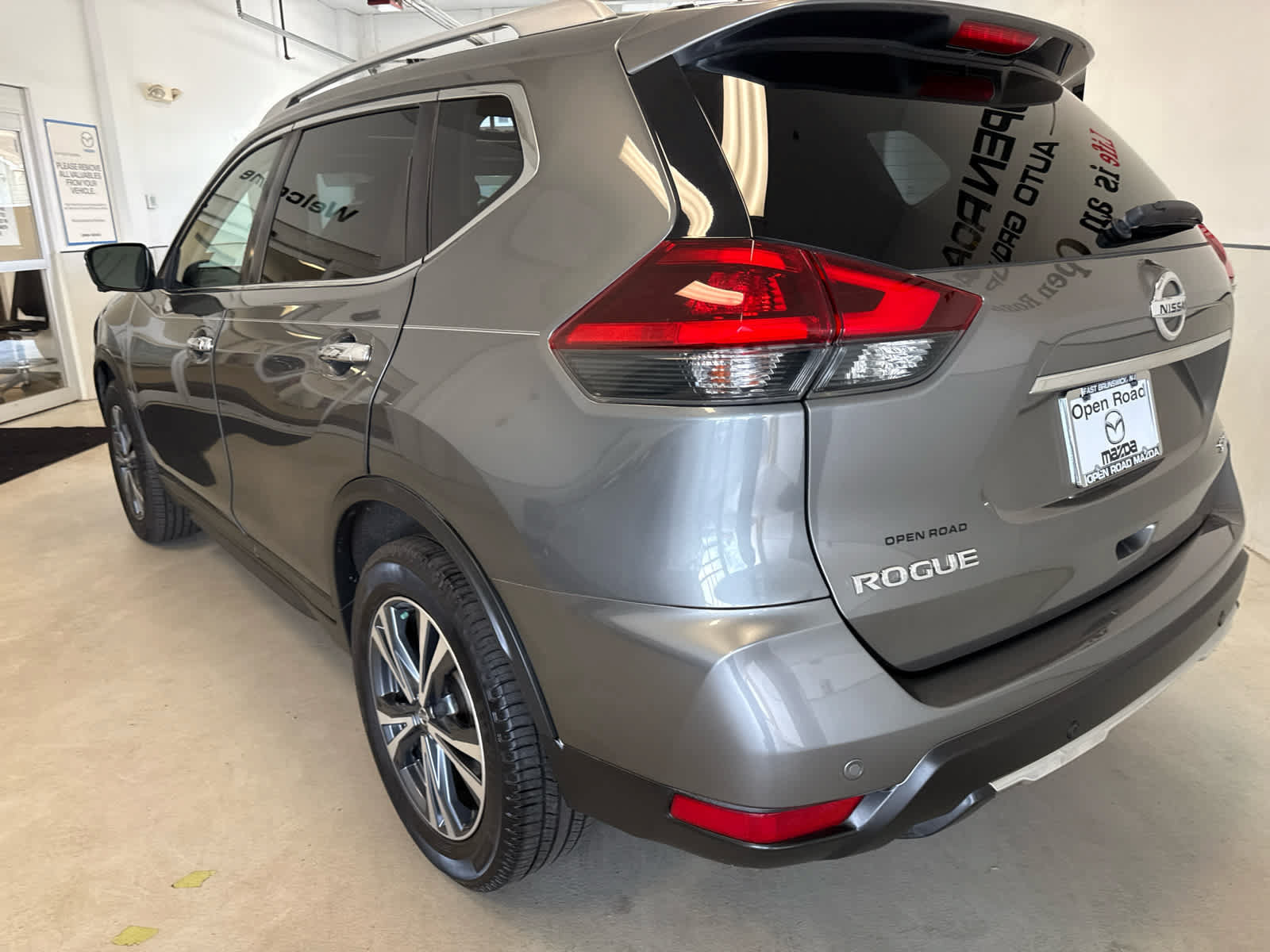 Used 2019 Nissan Rogue SV w/ Sun & Sound Touring Package AWD/4WD image 5