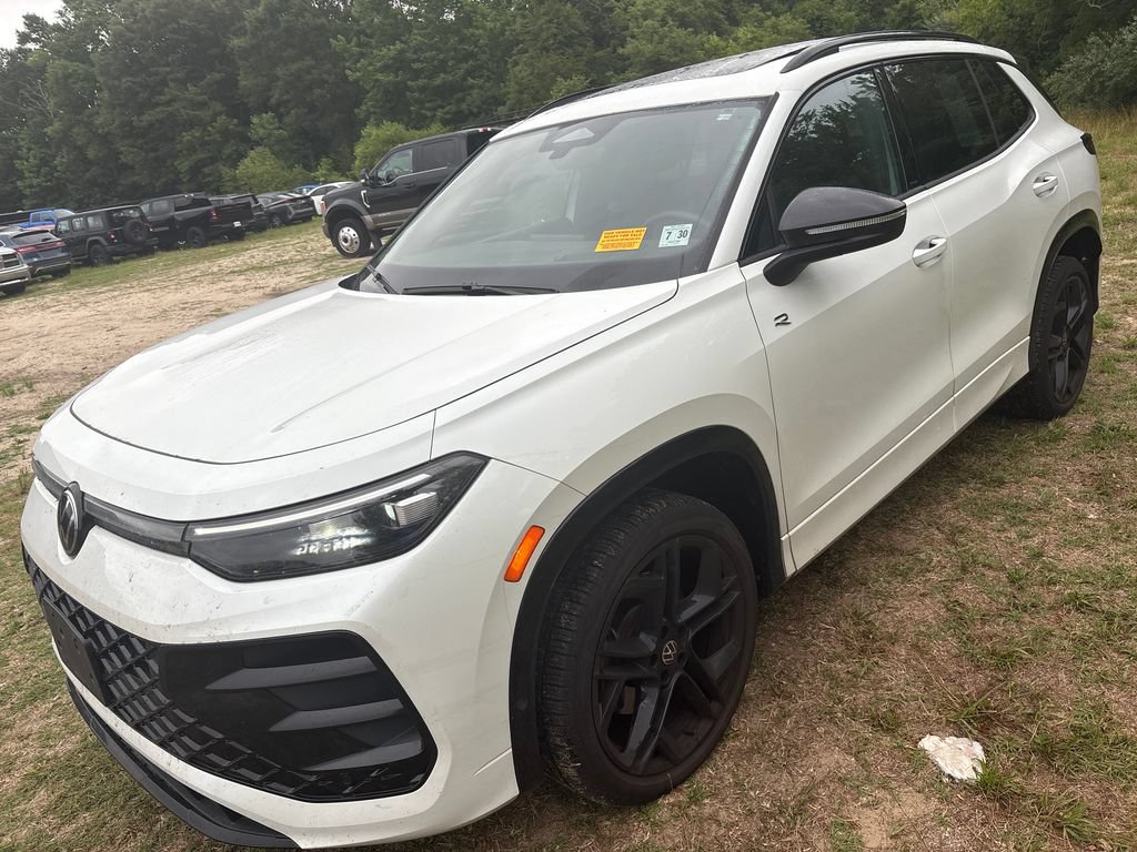Used 2025 Volkswagen Tiguan SE R-Line AWD/4WD image 10