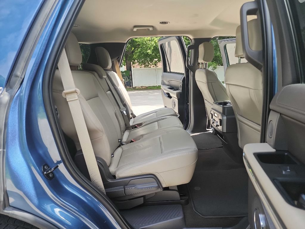 Used 2019 Ford Expedition XLT w/ Equipment Group 202A RWD image 39