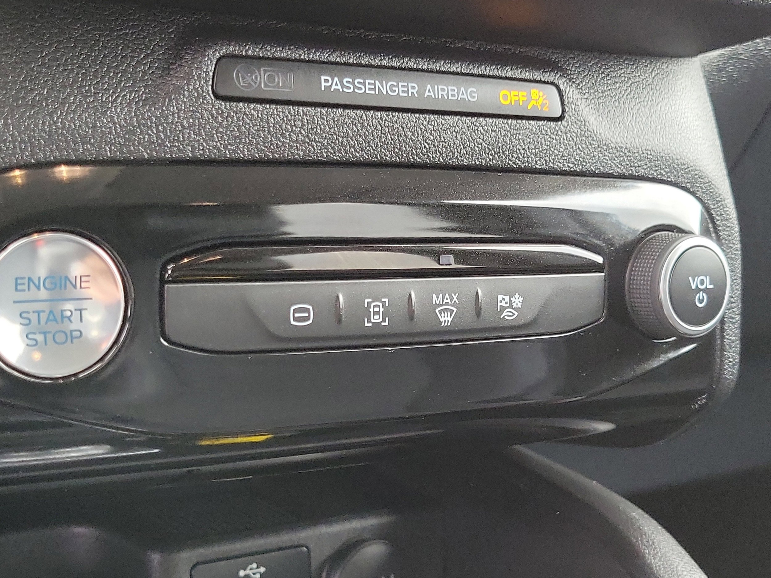 Used 2024 Ford Escape SE w/ Class II Trailer Tow Package FWD image 28