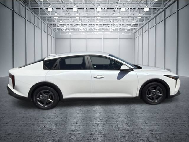 Used 2025 Kia K4 FWD image 2