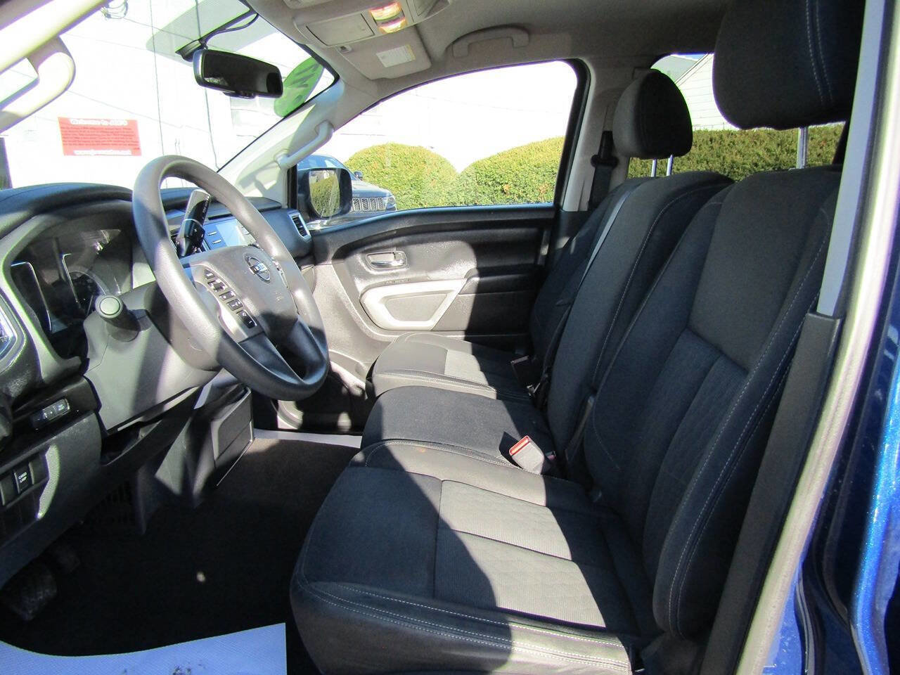 Used 2017 Nissan Titan SV image 14