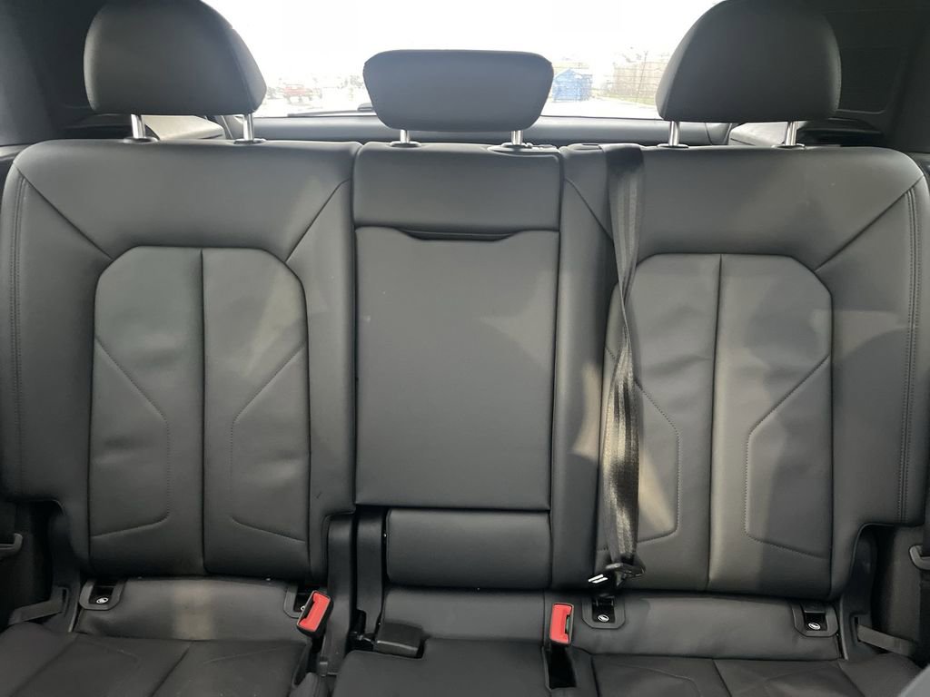 Used 2025 Audi Q3 2.0T Premium image 34