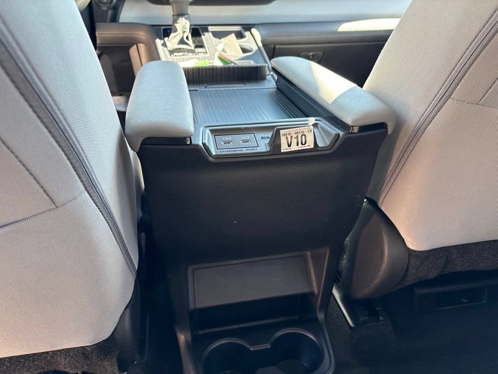 Used 2026 Toyota Sienna LE FWD image 23