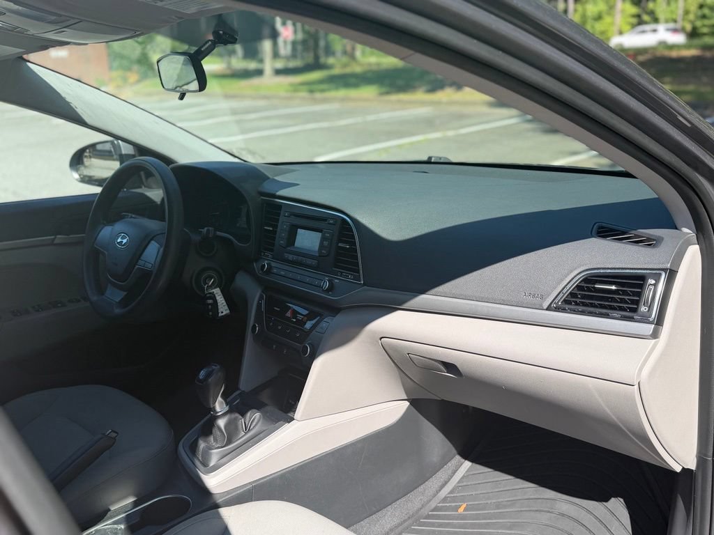 Used 2018 Hyundai Elantra SE w/ Cargo Package FWD image 16