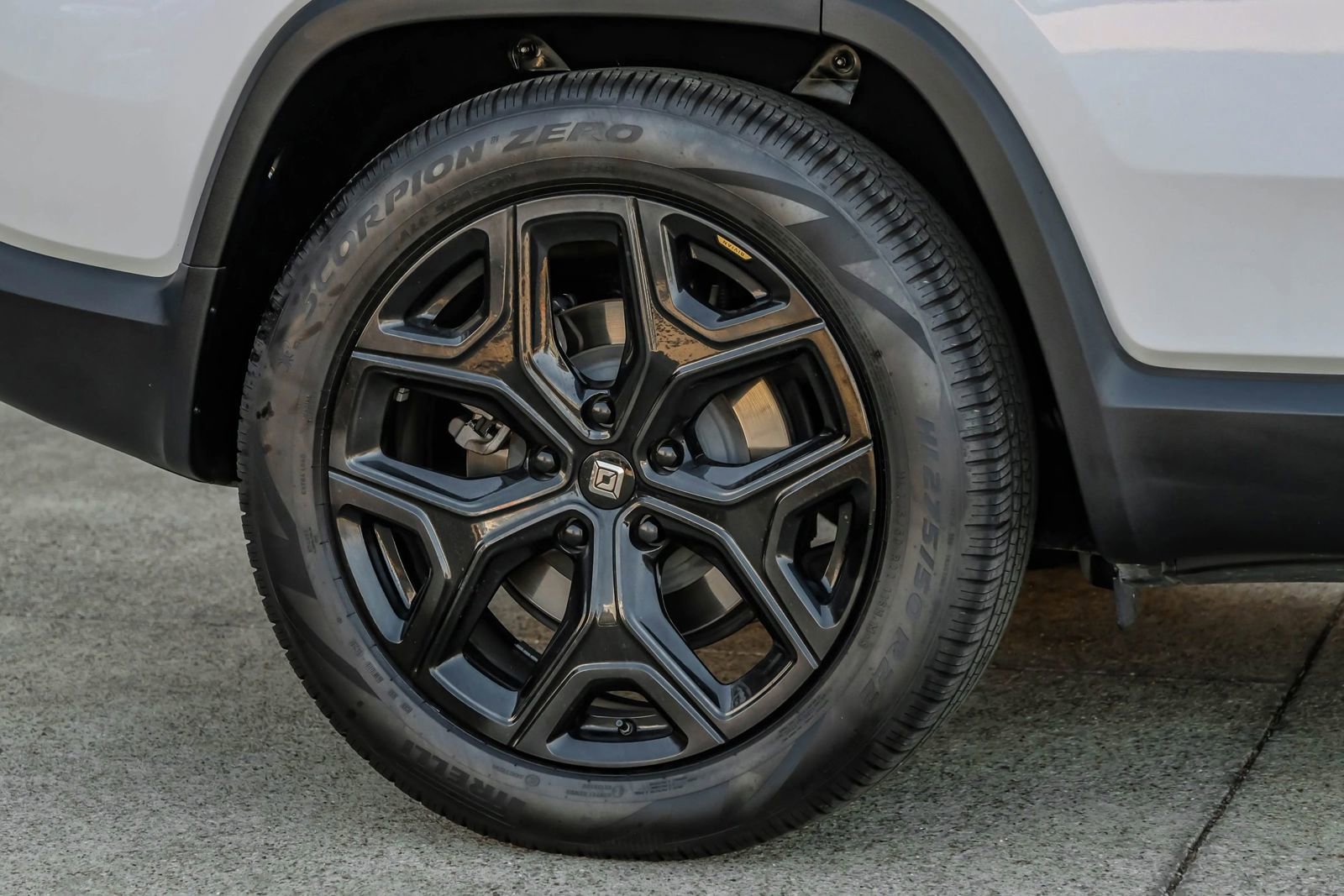 Used 2024 Rivian R1S Adventure image 66