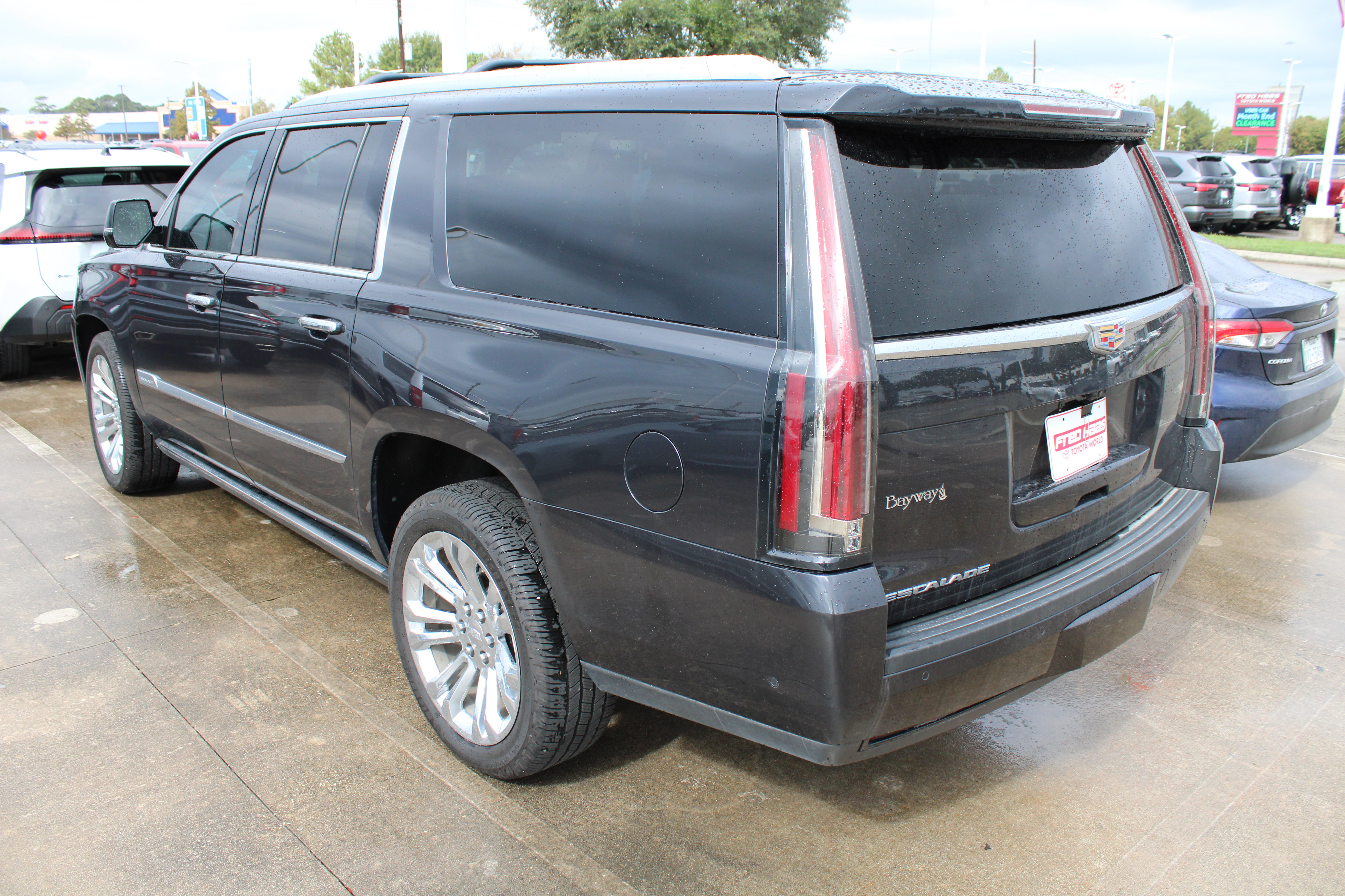 Used 2019 Cadillac Escalade ESV Premium Luxury w/ LPO, Escalade Noir Package AWD/4WD image 5
