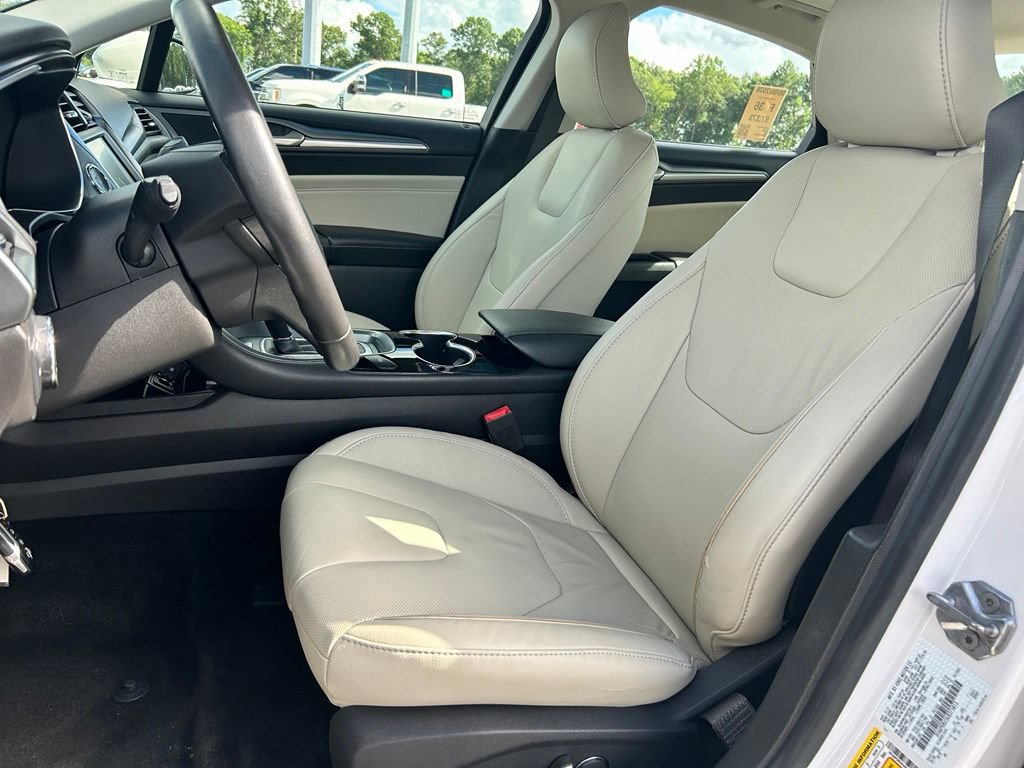 Used 2016 Ford Fusion Titanium FWD image 12