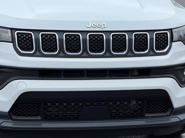 Used 2024 Jeep Compass Latitude w/ Convenience Group AWD/4WD image 41