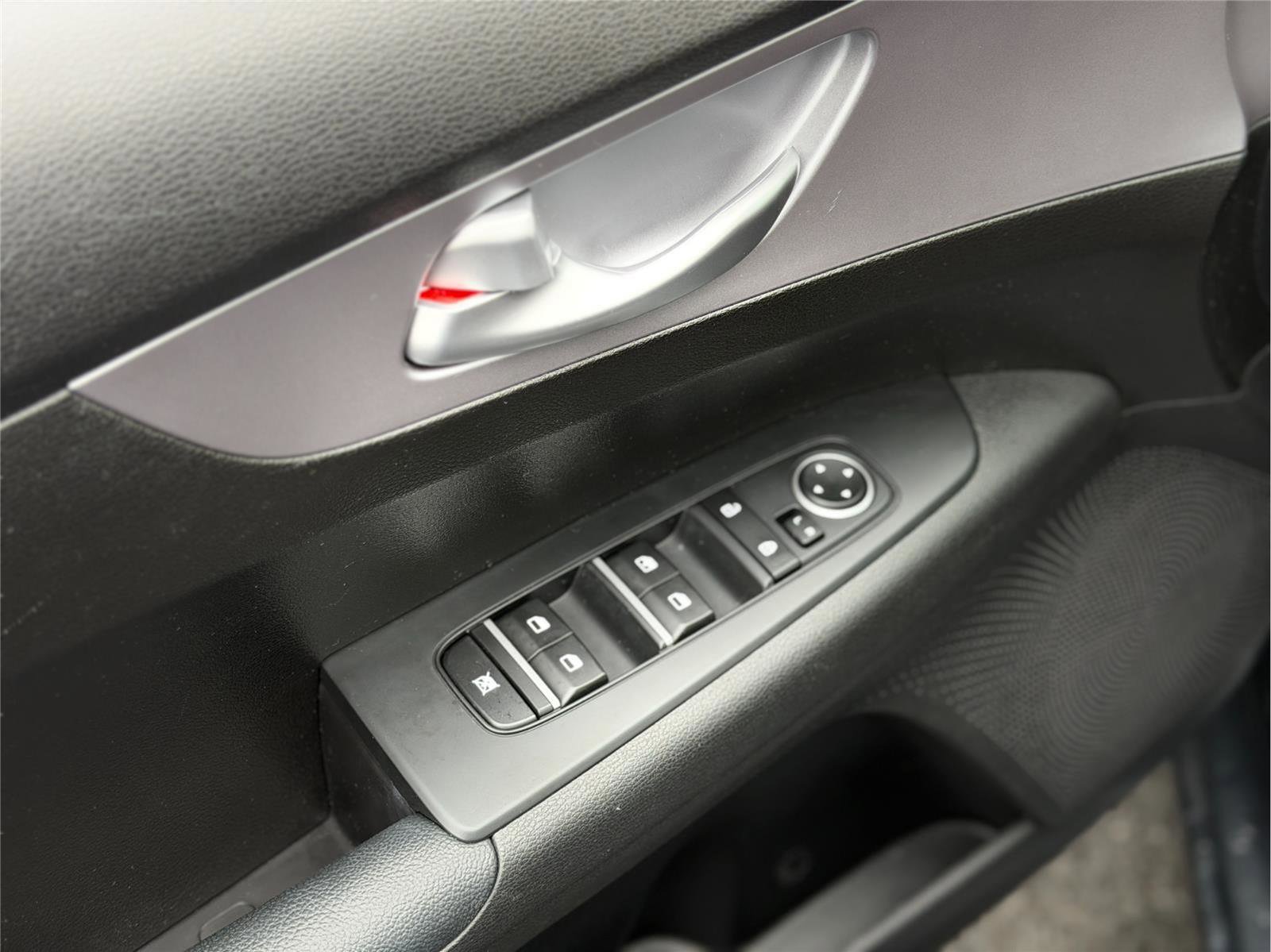 Used 2024 Kia Forte LXS image 14
