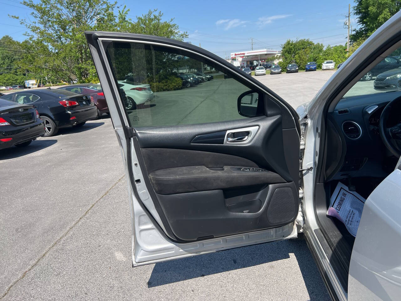 Used 2015 Nissan Pathfinder SV AWD/4WD image 10