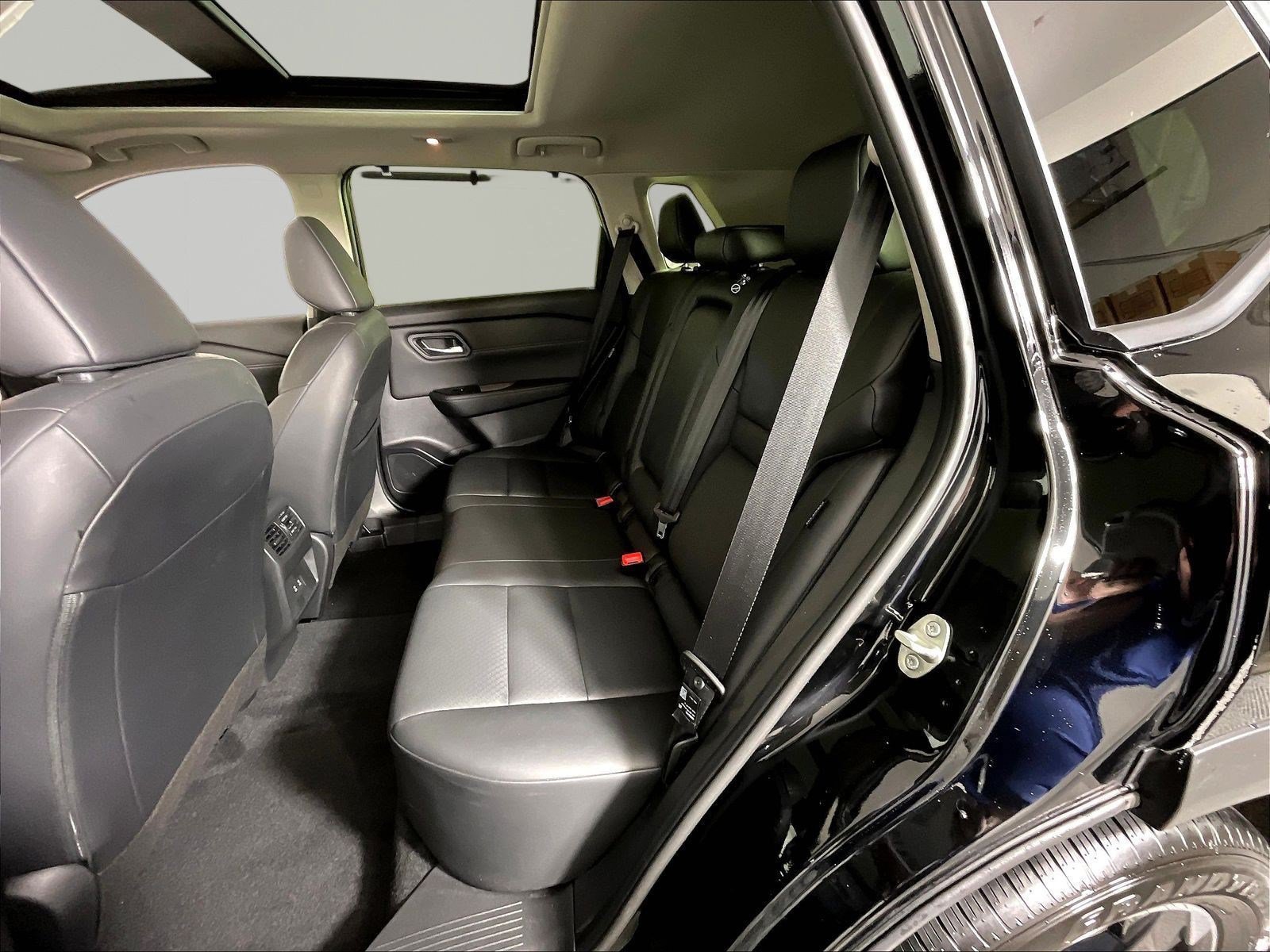 Used 2025 Nissan Rogue SV w/ SV Premium Package FWD image 22
