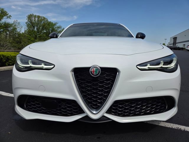 Used 2024 Alfa Romeo Giulia Ti AWD/4WD image 4