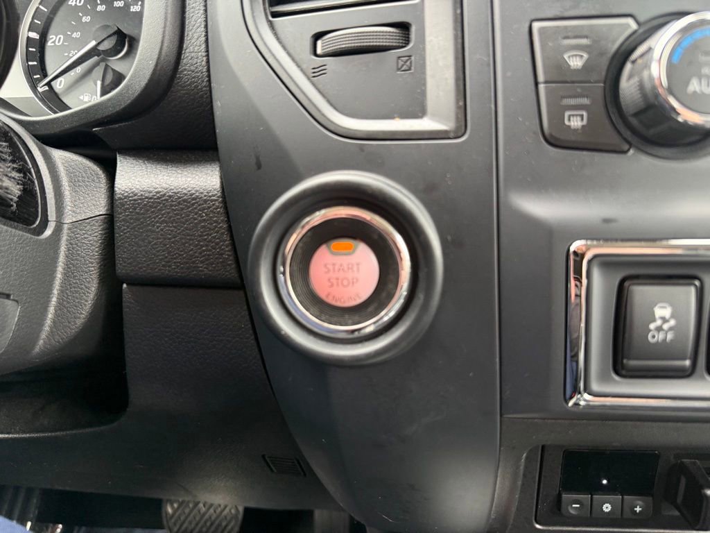 Used 2024 Nissan Titan SV w/ SV Convenience Package image 27