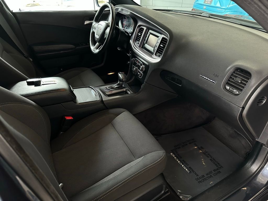 Used 2017 Dodge Charger SE w/ Blacktop Package image 16