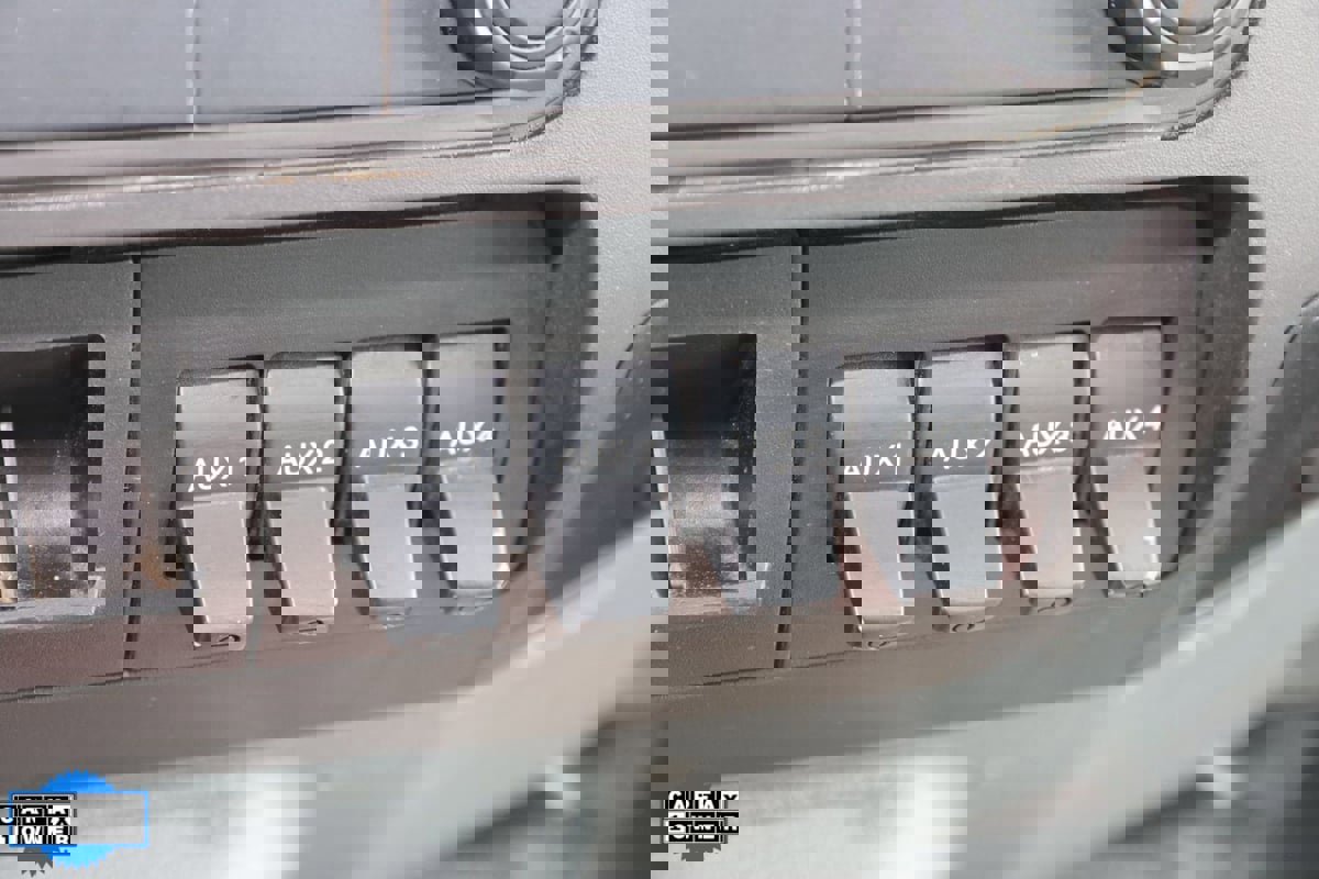 Used 2018 Ford F750 2WD Regular Cab Super Duty image 7