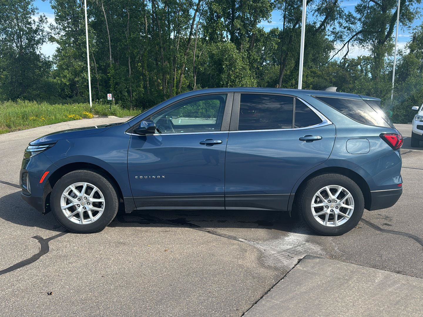 Used 2024 Chevrolet Equinox LT AWD/4WD image 2