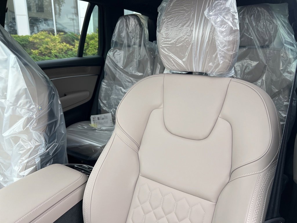 New 2026 Volvo XC90 B6 Plus w/ Protection Package Premier image 15