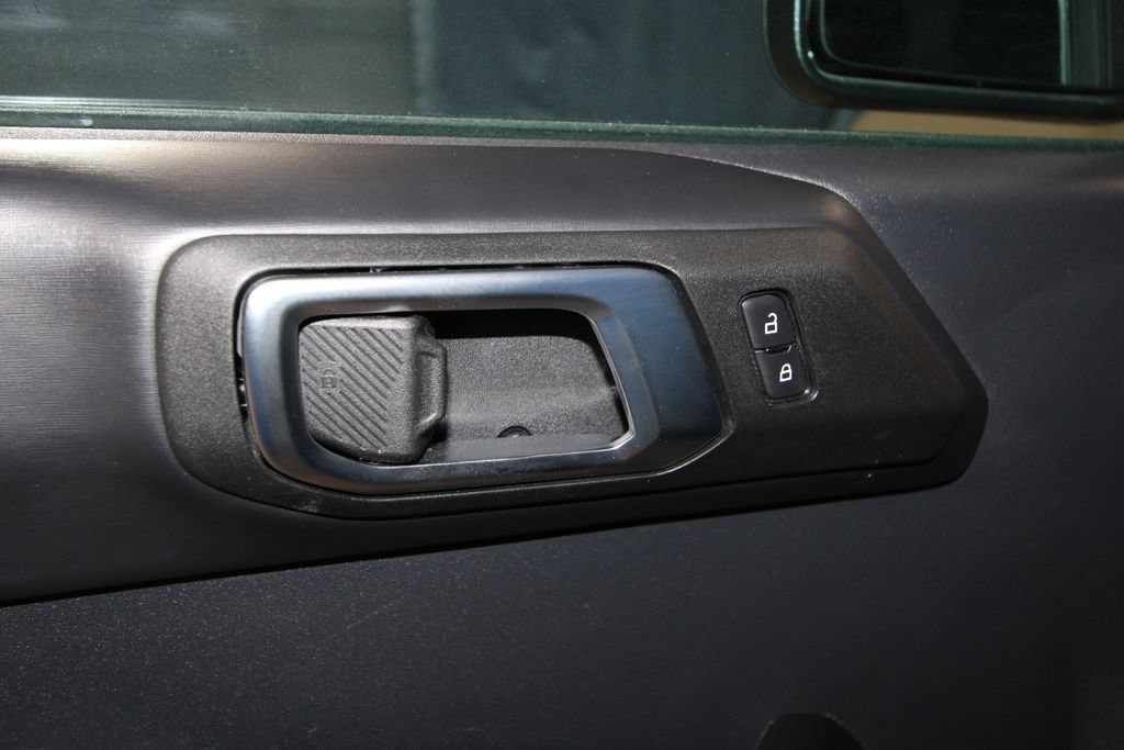 Used 2025 Ford Bronco Badlands AWD/4WD image 6
