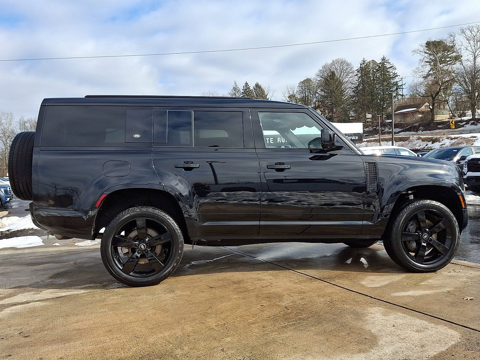 Used 2024 Land Rover Defender 130 X-Dynamic SE AWD/4WD image 7
