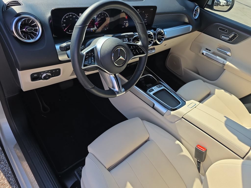Used 2026 Mercedes-Benz GLB 250 4MATIC image 9