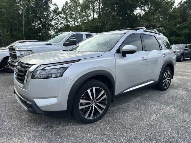 Used 2025 Nissan Pathfinder Platinum FWD image 6