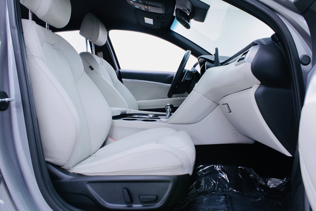 Used 2025 Genesis G70 2.5T image 27