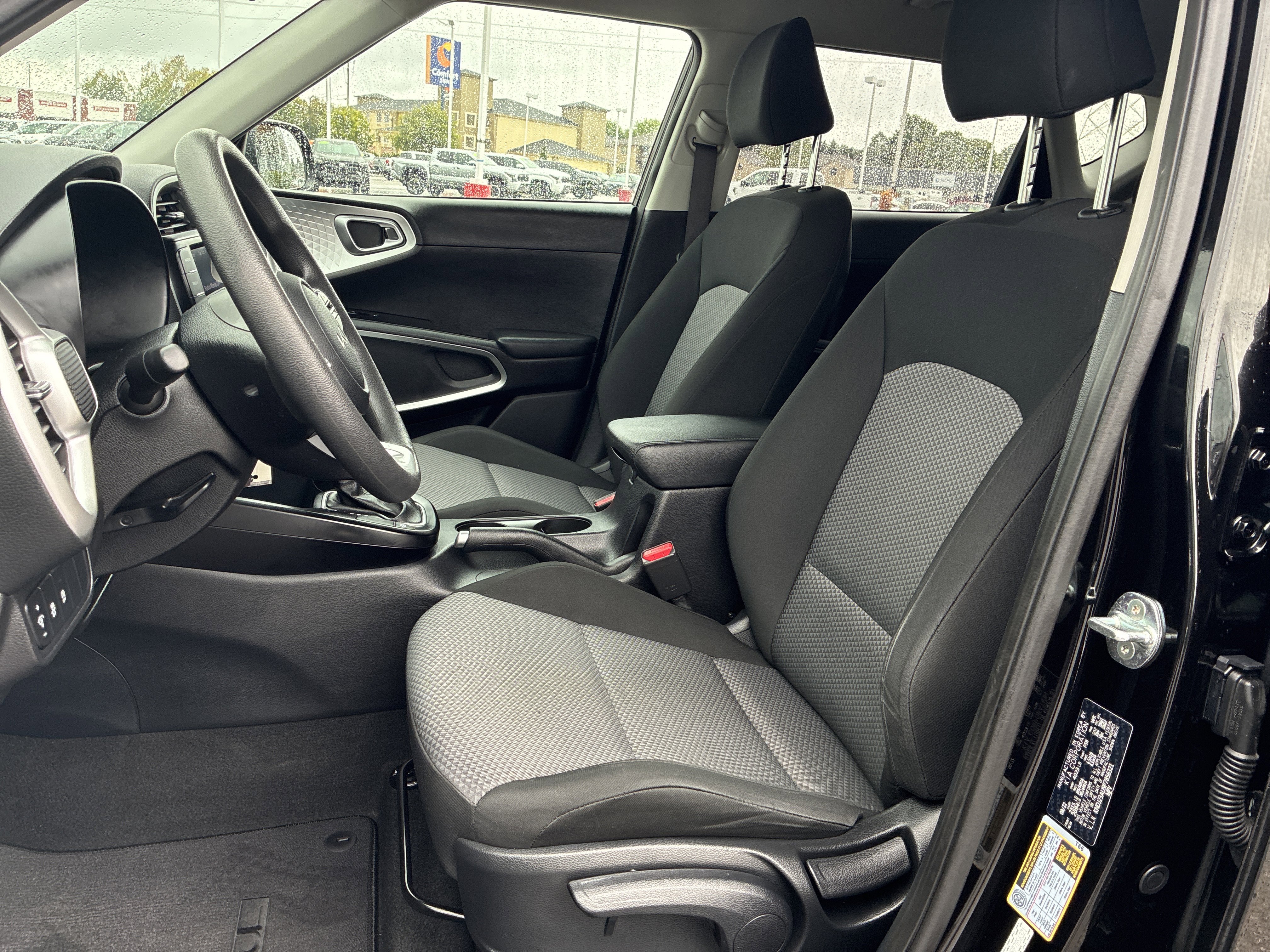 Used 2023 Kia Soul LX w/ LX Technology Package image 11