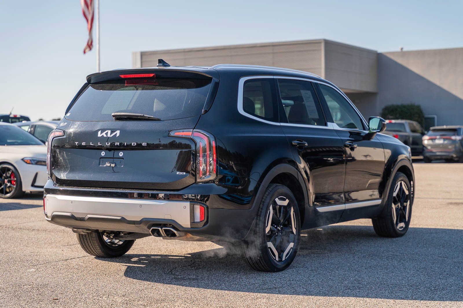 Used 2023 Kia Telluride EX w/ EX Captain's Chair Package image 7