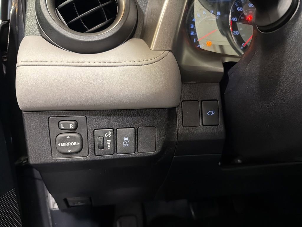 Used 2013 Toyota RAV4 Limited image 15