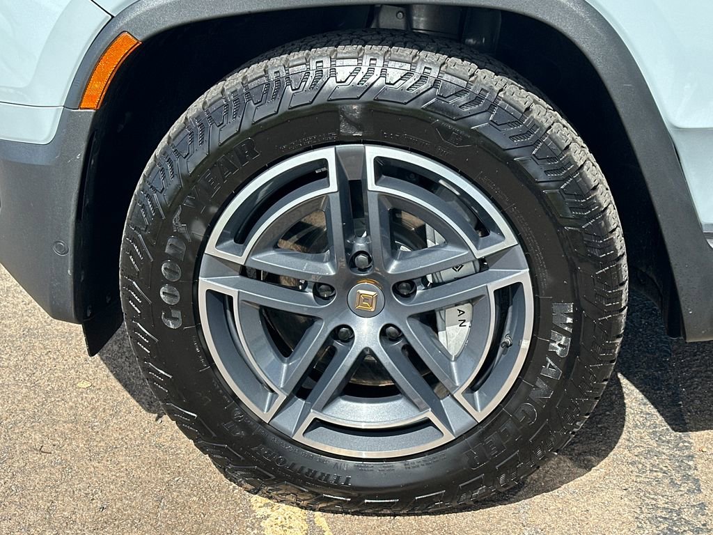 Used 2025 Rivian R1T Adventure image 11