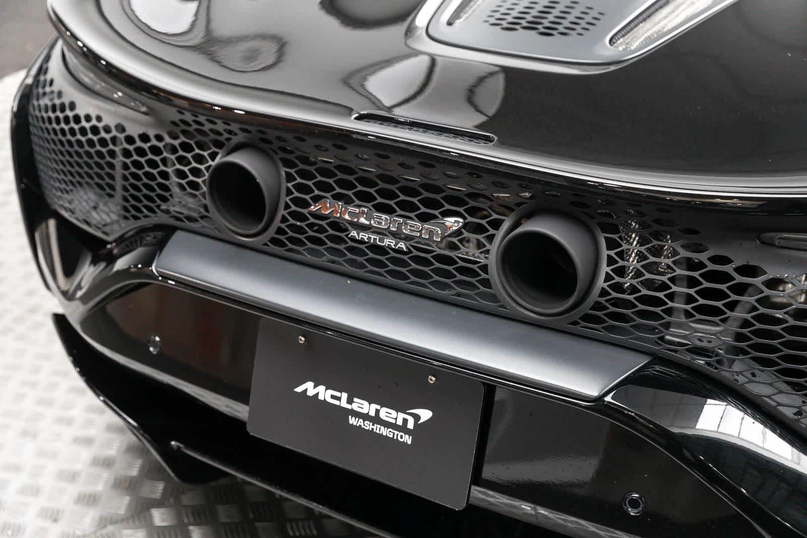 Used 2023 McLaren Artura RWD image 7