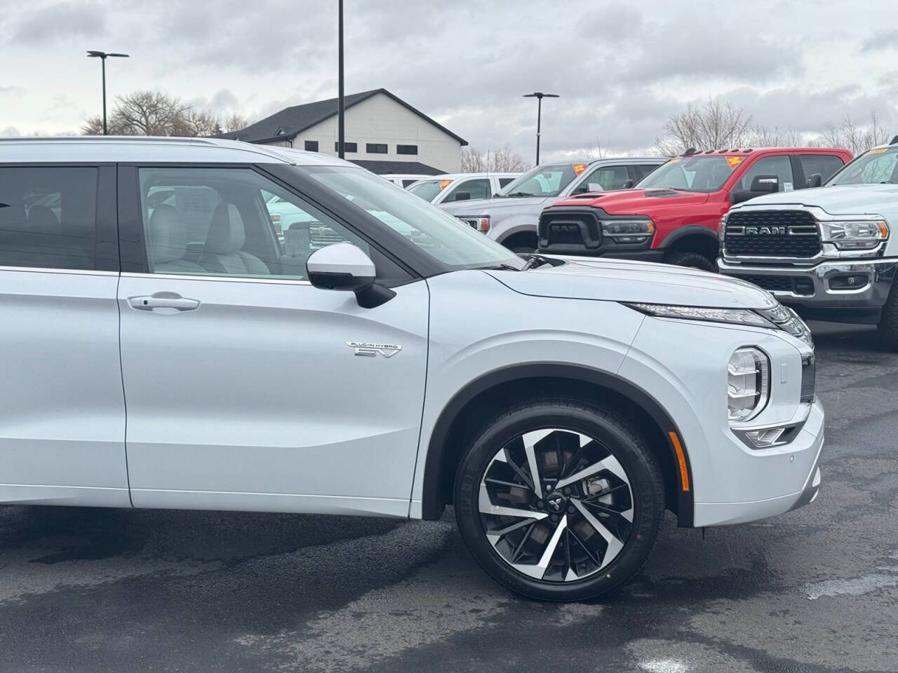 Used 2023 Mitsubishi Outlander SEL image 4