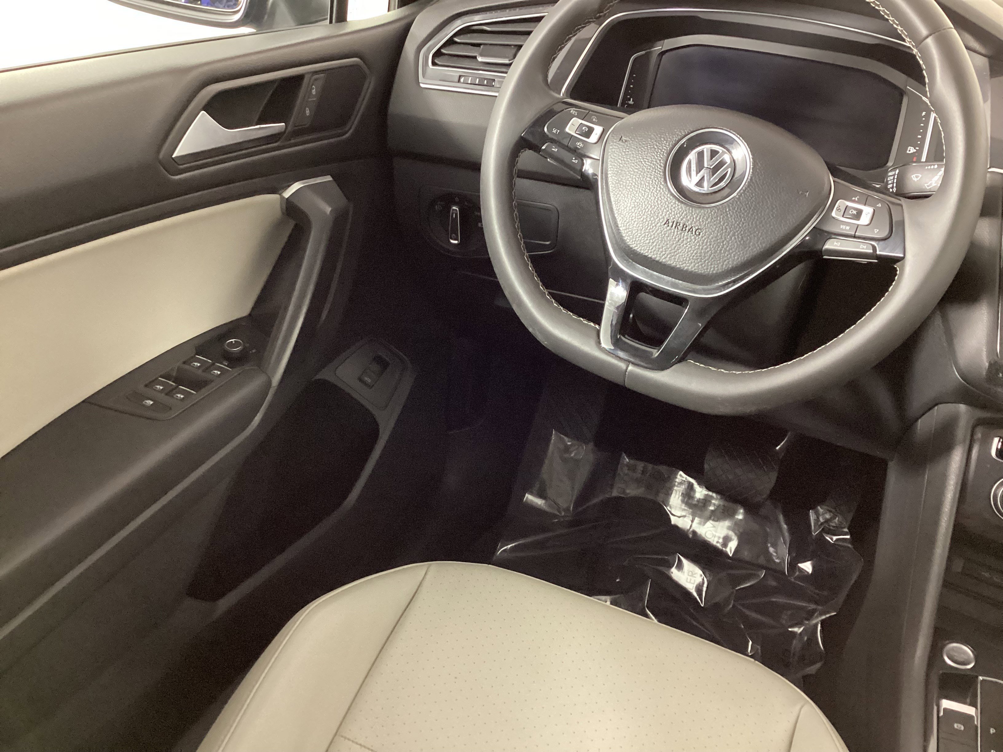 Used 2021 Volkswagen Tiguan SEL image 14