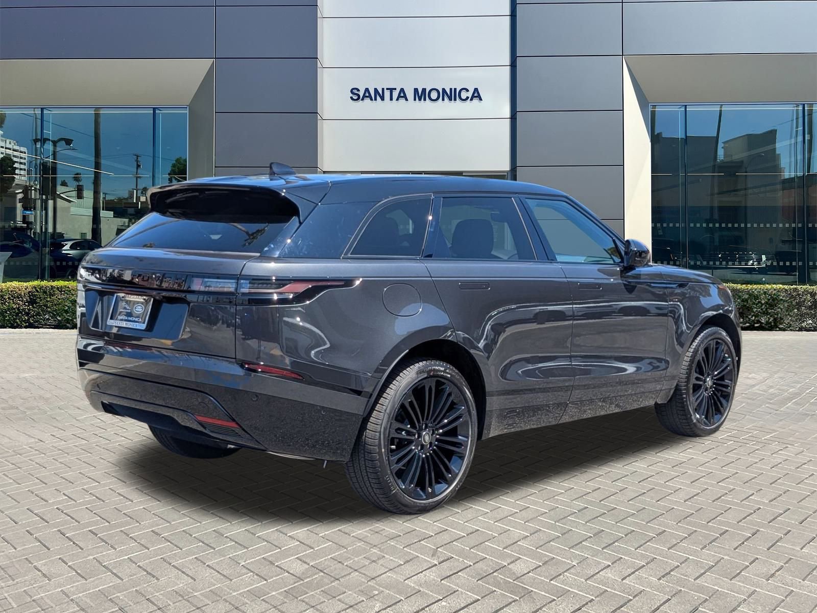New 2026 Land Rover Range Rover Velar Dynamic SE image 2