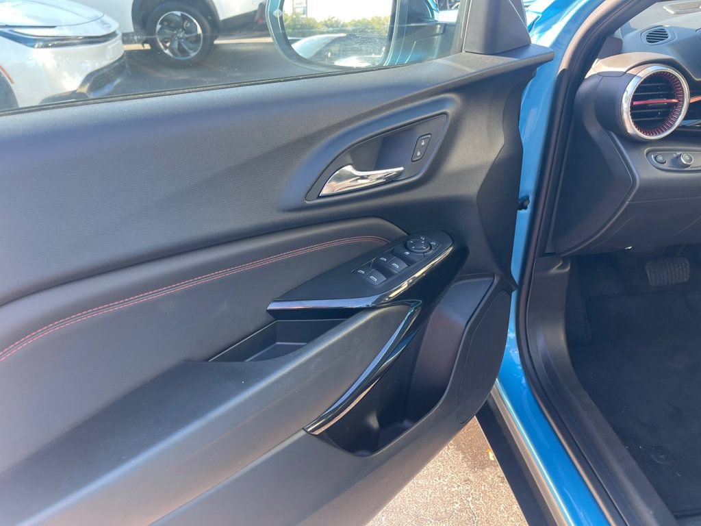 Used 2026 Chevrolet Trax RS w/ Sunroof Package FWD image 11