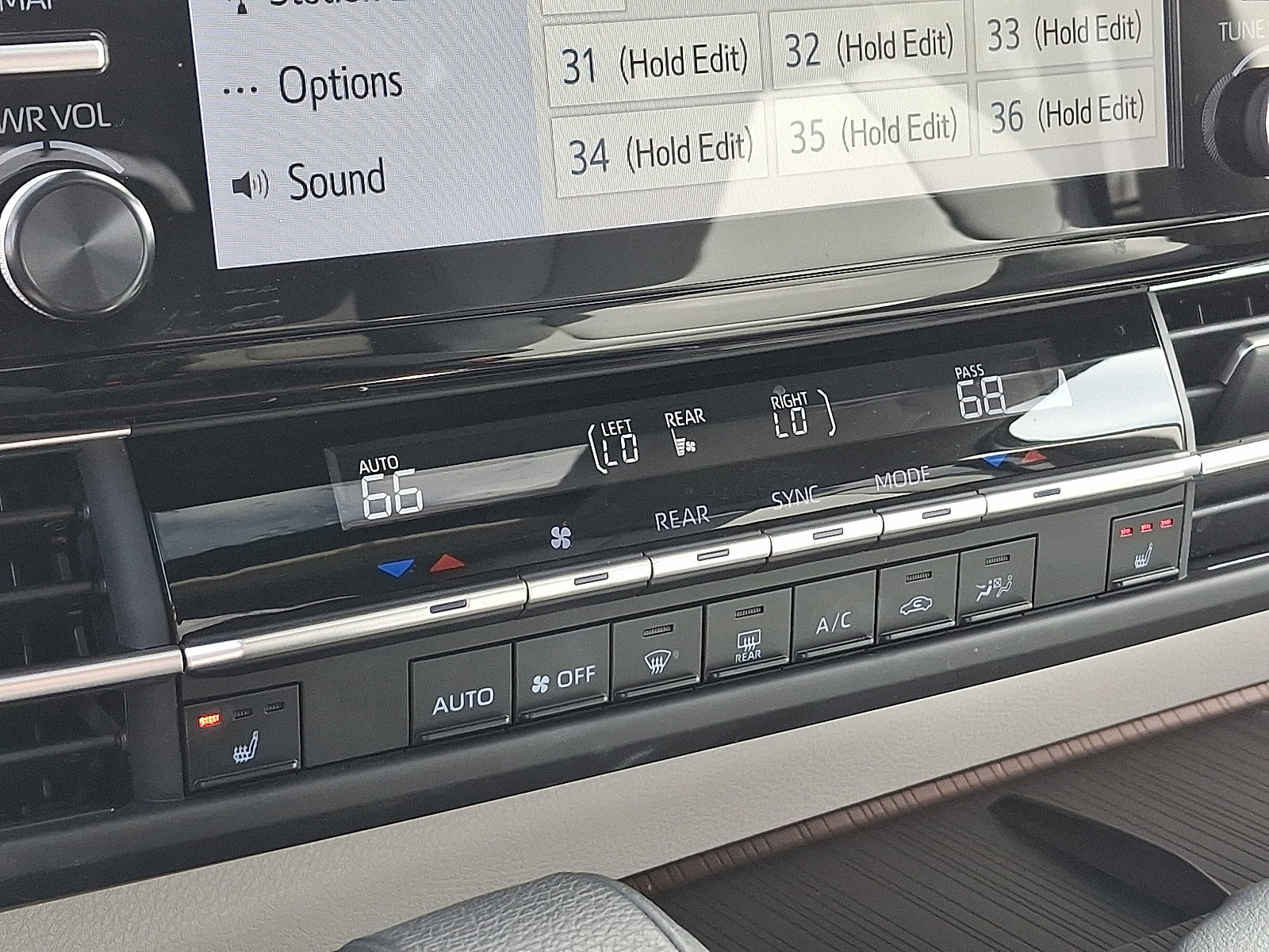Used 2024 Toyota Sienna XLE image 17